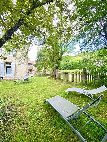 Facade est et jardin clos