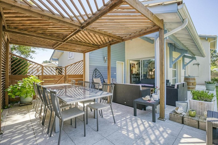 6-villa-dousbastes-messanges-bnb1-HLOAQU040V50GGYI-size2048