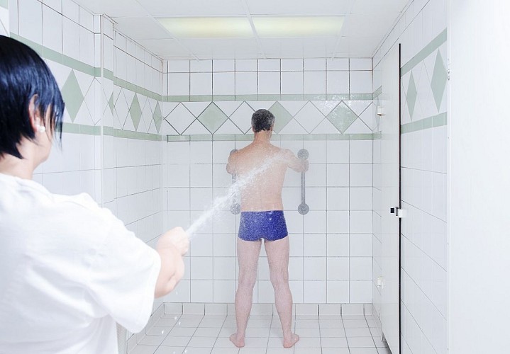 Douche au jet - Chaîne thermale du soleil - Préchacq-les-Bains