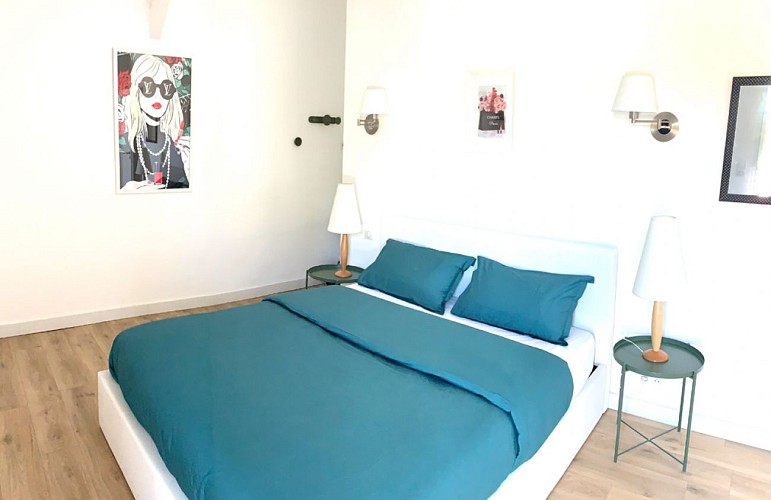 loueurs-Hathor-chambre-bleue