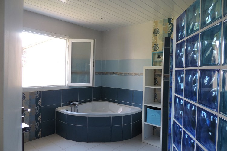 Salle de bains Villa les Dunes à Bias avec Gîtes de France Landes