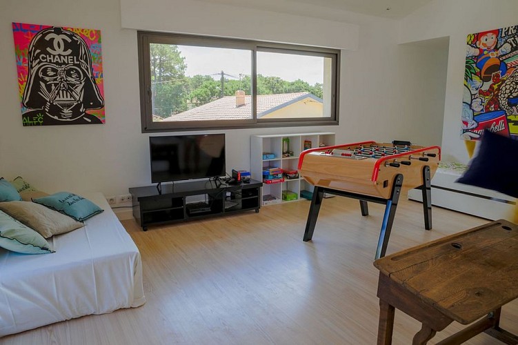 dcfb521d-e1f1-4d55-8f25-5f3d3d8298fe.f10