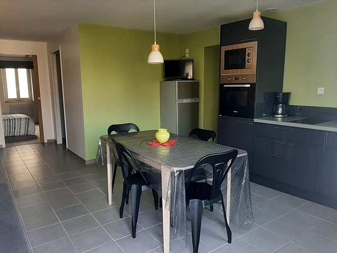 Cousin - séjour vers chambre