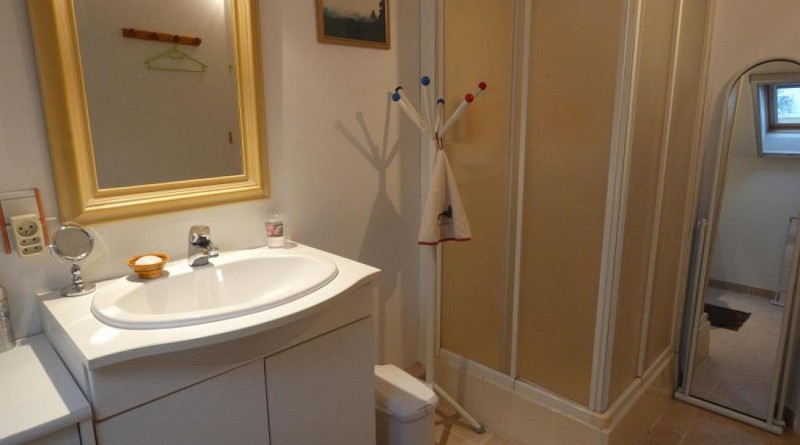 Vallery - Salle d'eau étage