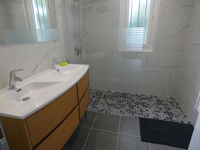 Salle d'eau du Gîte du Beth à St Vincent de Paul avec Gîtes de France Landes