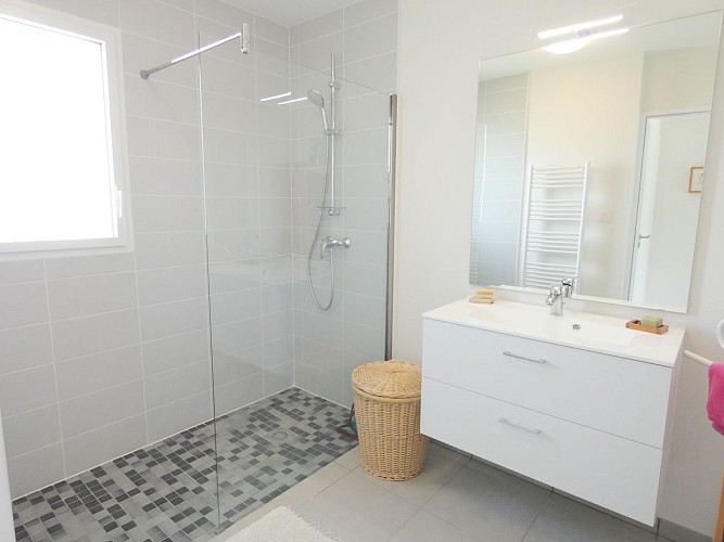 Salle d'eau du Gîte de la Battère à Saubusse avec Gîtes de France Landes