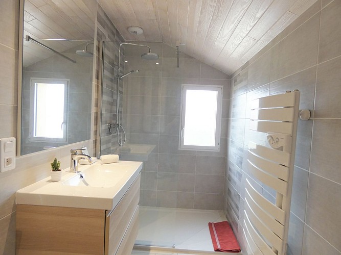 Salle d'eau du Chambre du Gîte en bois de Bénesse avec Gîtes de France Landes