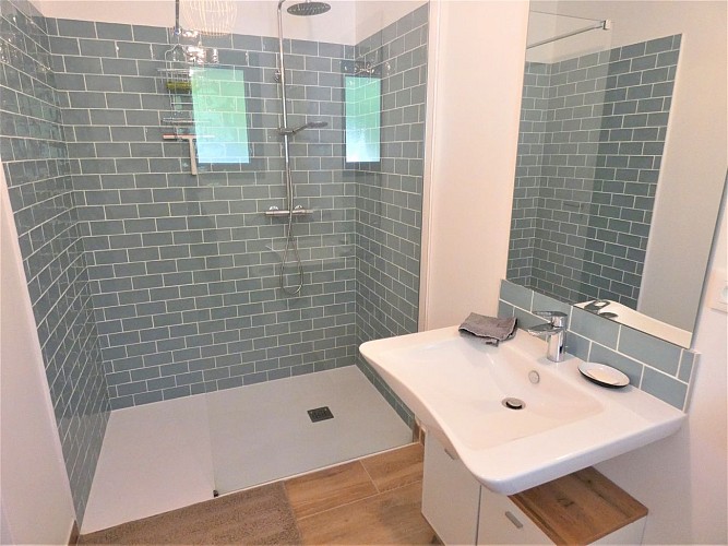 Salle d'eau de  Côté Forêt à Angresse avec Gîtes de France Landes