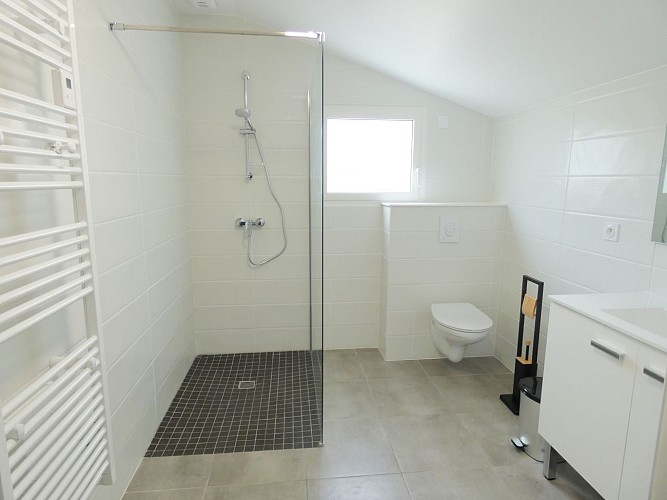 Salle d'eau de Le Serai à Herm avec Gîtes de France Landes