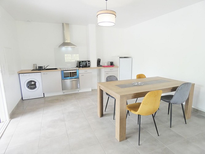 Séjour et cuisine de Le Serai à Herm avec Gîtes de France Landes
