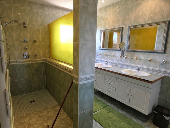 Salle d'eau du  Gîte du Lanot à Gastes avec Gîtes de France Landes
