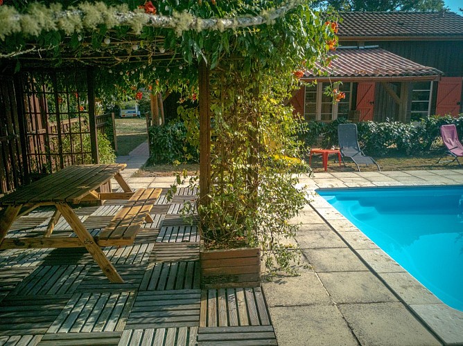 Pergola du Gite Pernaout à Bélis avec Gîtes de France Landes