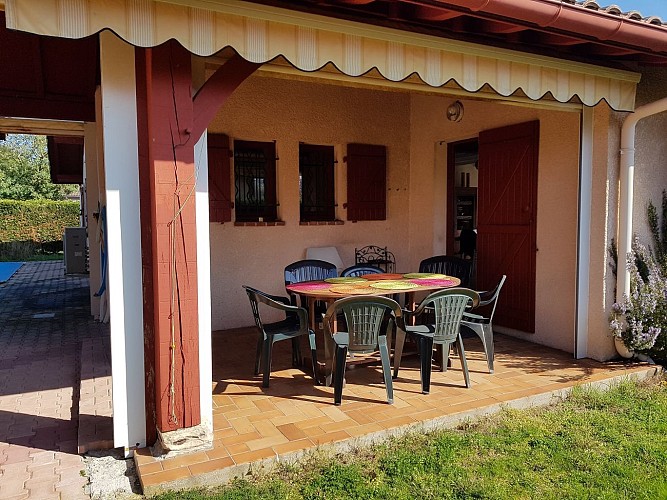 terrasse-gite-villa-des-carolins-léon