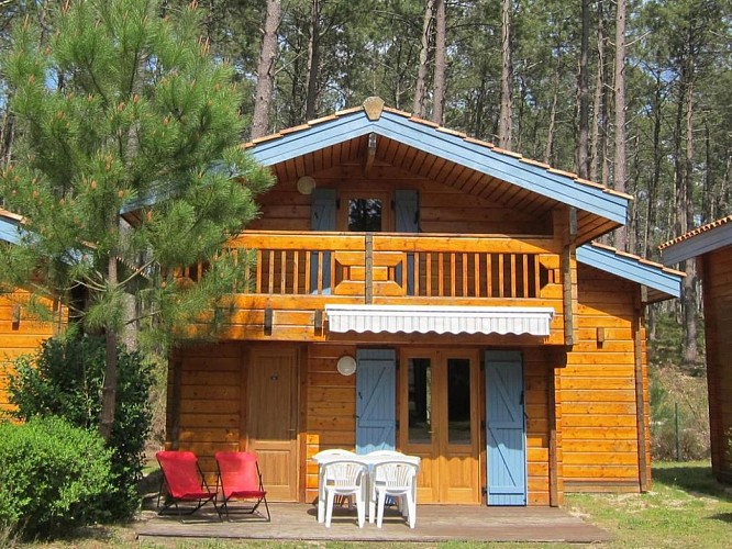 2023_baluhet (1) (Copier)