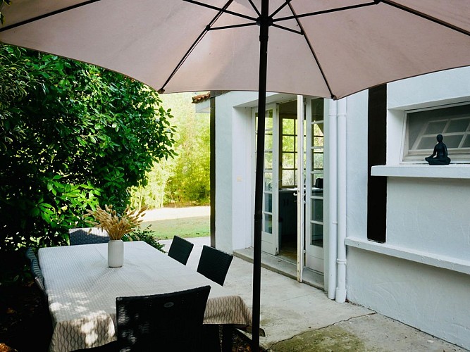 Terrasse du Gîte les Sables landais à Gourbera avec Gîtes de France Landes