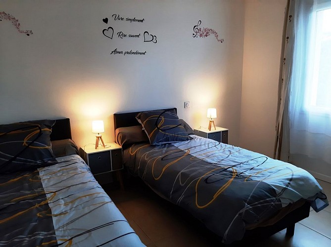 Devaux Bidaou - chambre 2lits 1p entrée