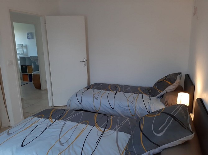 Devaux Bidaou - chambre 2lits 1p vers couloir sde
