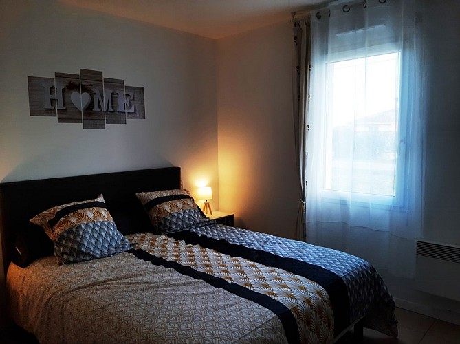 Devaux Bidaou - chambre lit 2p entrée