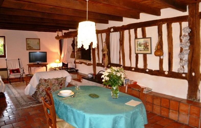 gite-la-truffiere---salle-a-manger