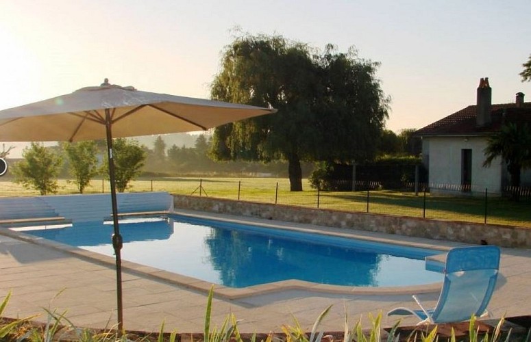 LAFEAGEOLE LAUZUN PISCINE PARASOL