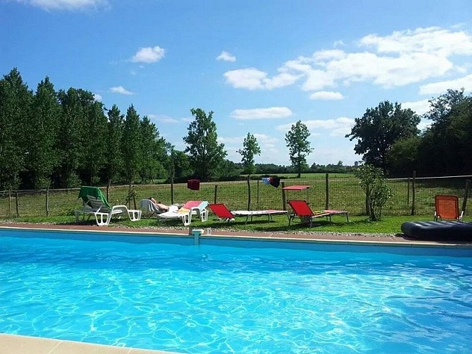 miramont-gitedescaleches-2017-piscine