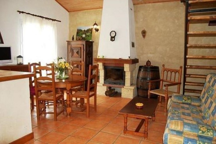 HLO_Gite Soleil_Monclar_salle a manger