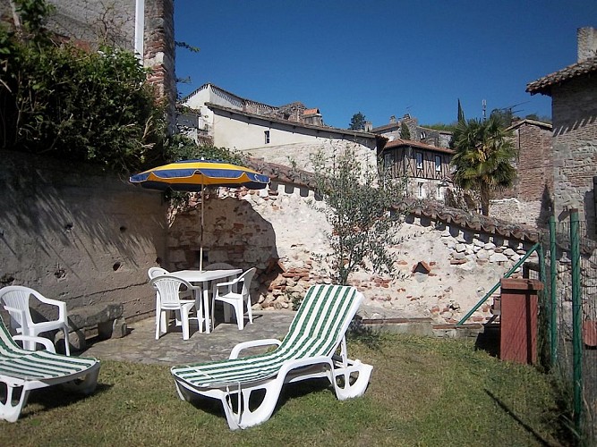 HLOAQU047FS003L6_Penne d'Agenais_Gîte du Pennois_jardin