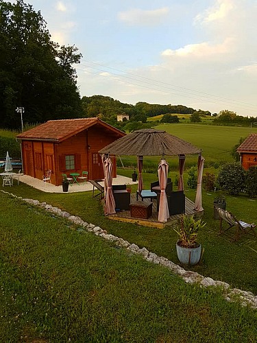 HLOAQU047FS003LM_Dausse_Les chalets_extérieur