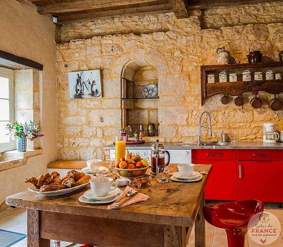 HLOAQU047FS003MD_Sauveterre_Eléonore_Gérard_cuisine