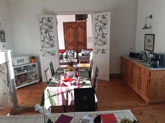 HLOAQU047FS003NV _espace petit-déjeuner