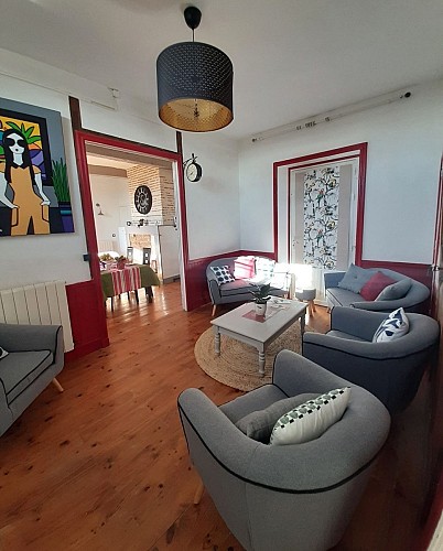 HLOAQU047FS003NV _salon commun avec vue espace petit-déjeuner