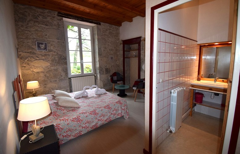 HLOAQU047FS003NV_suite Montagnac1