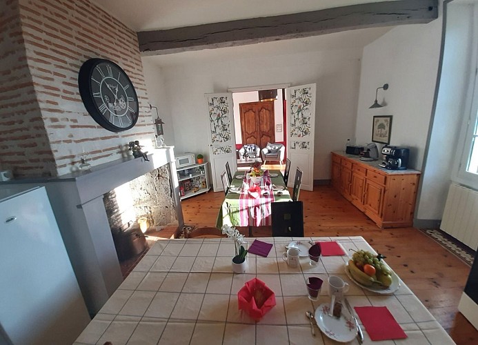 HLOAQU047FS003NV _espace petit-déjeuner bis