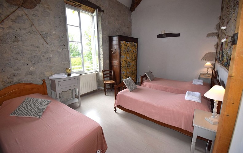 HLOAQU047FS003NV_suite Montagnac2