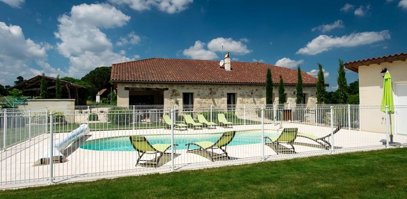 HLOAQU047FS003PJ_grande01