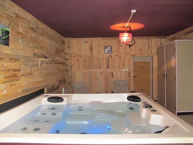 HLOAQU047V500Q3N_LEPARAVIS_LGC202_spa