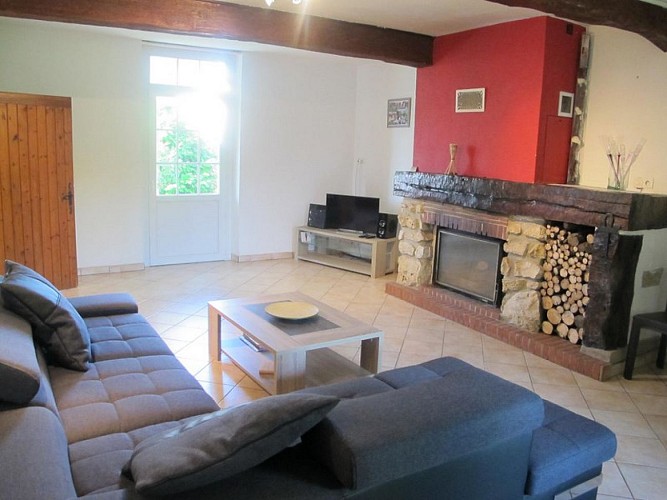 HLOAQU047V500Q3N_LEPARAVIS_LGC202_salonbis