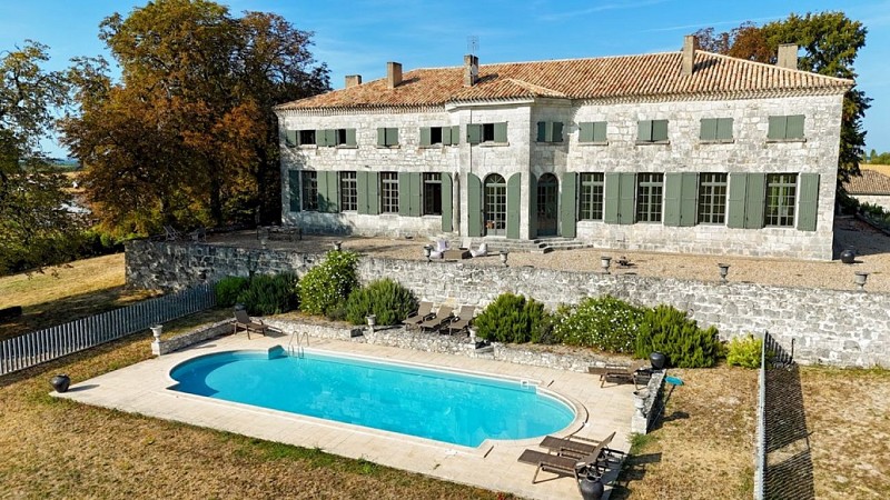 saint colomb de lauzun-la chartreuse-facade et piscine 1