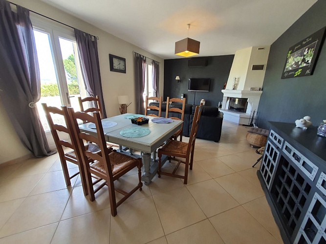 HLOAQU047V502N2N_Montesquieu_1