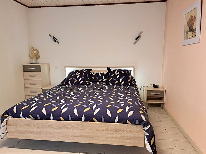 HLOAQU047V504SQZ_StPierreBuzet_Véronique_Lit