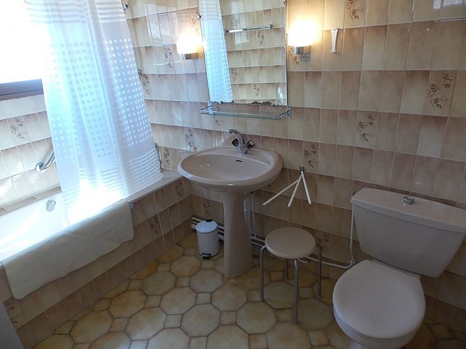 Meublé Soubaigné - Salle de bains