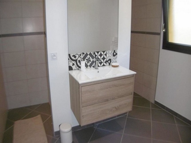 OTLT_HLO_Ferme de Douzon_Cabane de l'étang_Le Temple sur Lot_salle de bain