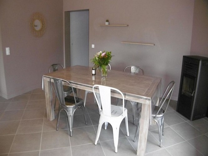 OTLT_HLO_Ferme de Douzon_Cabane de l'étang_Le Temple sur Lot_salle à manger