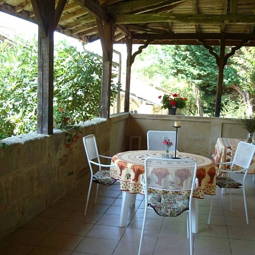 Drake-Cottage-large-covered-terrace-e1624974750477-p9drpbgs3ilao1cmmirgdoo837id4bews8mmjwxze8