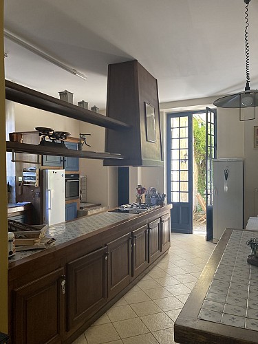 HLOAQU047V50BYUC_MOTHES DE BLANCHE_cuisine 4