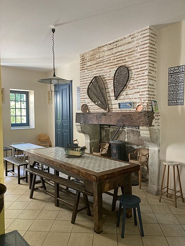 HLOAQU047V50BYUC_MOTHES DE BLANCHE_cuisine 3