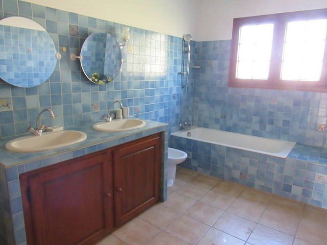 27fa6de5-ec02-4a47-b94b-30cff880549a