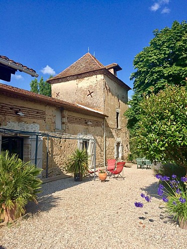 Photo pigeonnier cote marroniers (1)