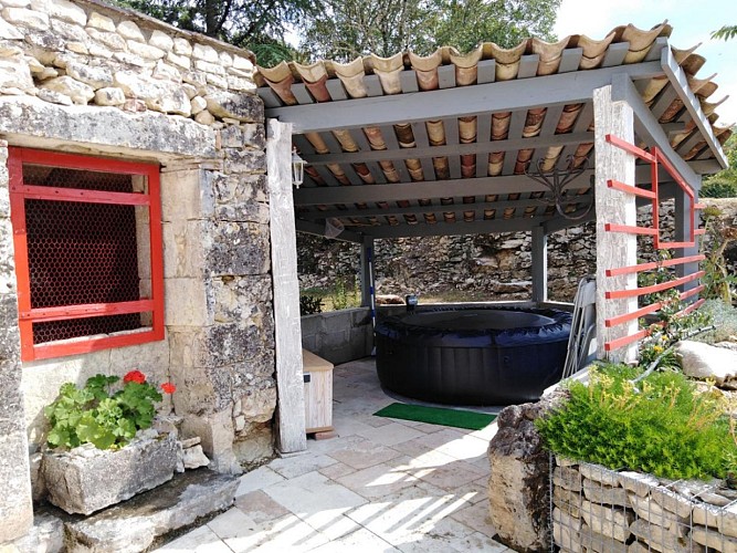 HLOAQU047V50DV6C_THEZAC_02