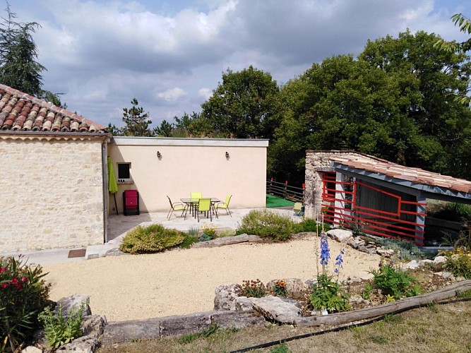 HLOAQU047V50DV6C_THEZAC_01